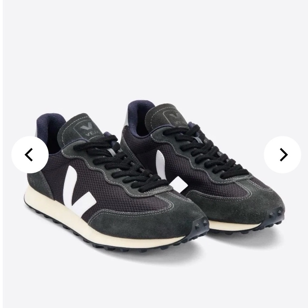 Veja Size 7 women’s shoes.